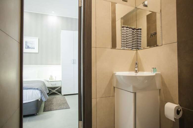 Metro Hotel