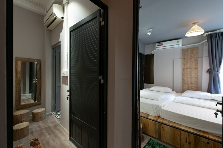 Hostal Village Hostel