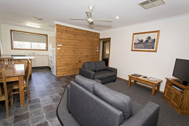Colonial Motel And Serviced Apartments