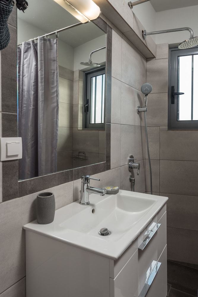 Connect Studios & Apartments