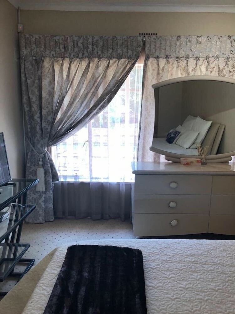 Bed & Breakfast Khuvena Guest House