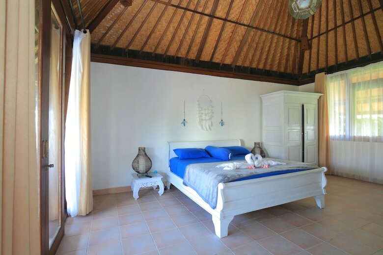 Black Pearl Villa Beachside