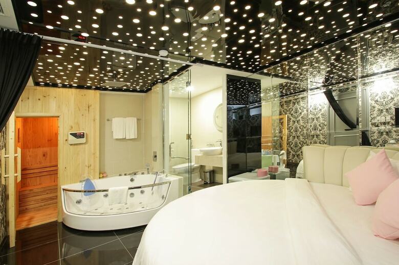 Cupid Hotel