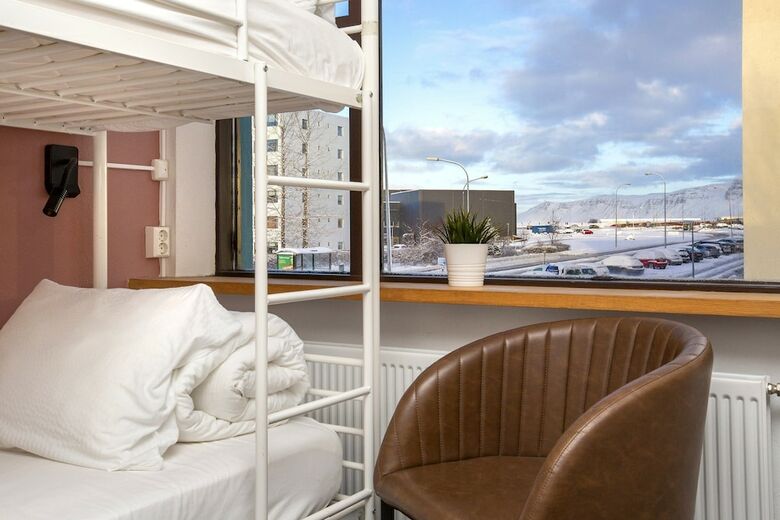 Hostal L�kur Hostel