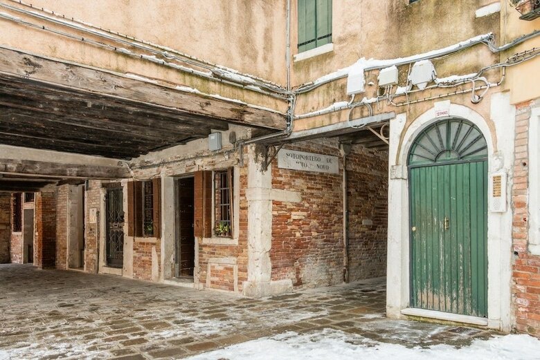 Venice Canal View Boutique Apartment