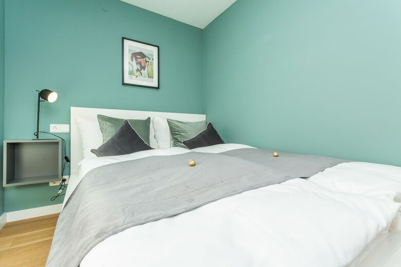 Room 4 Apartments
