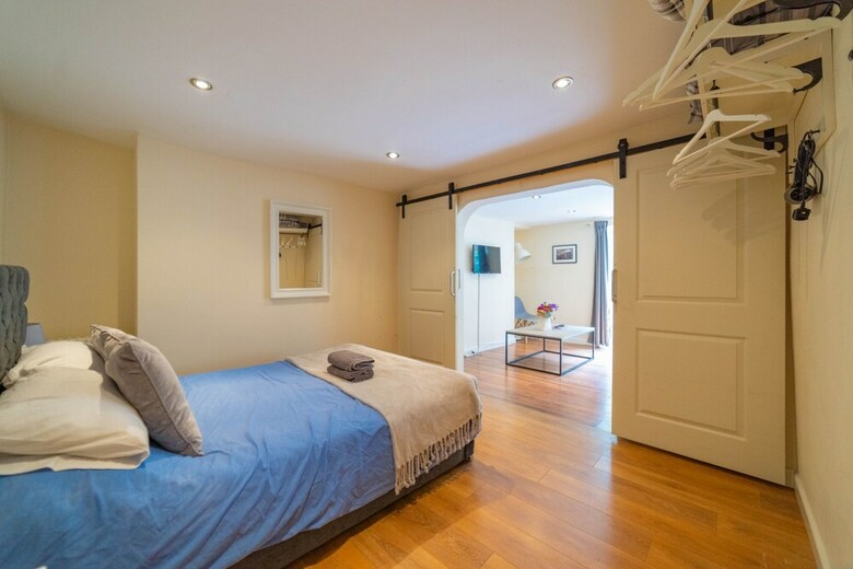 Apartamentos Modern Bright Garden Flat With Patio