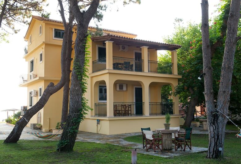 Hotel Zarkadis Beach Apartments
