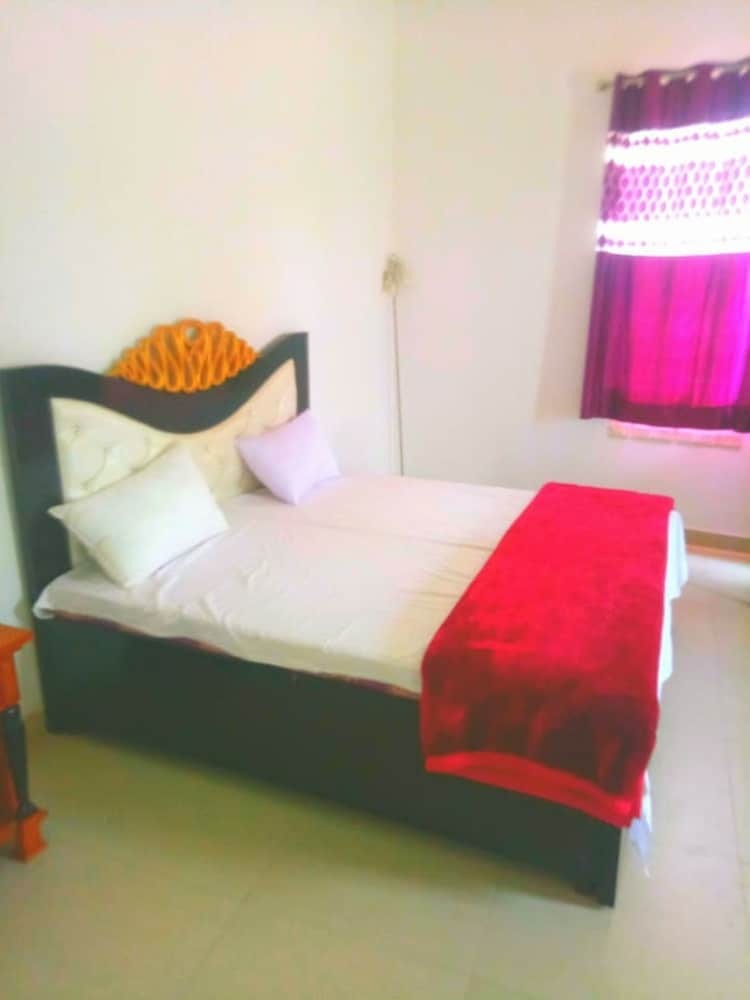 Hotel Kingfisher Aravali Resort