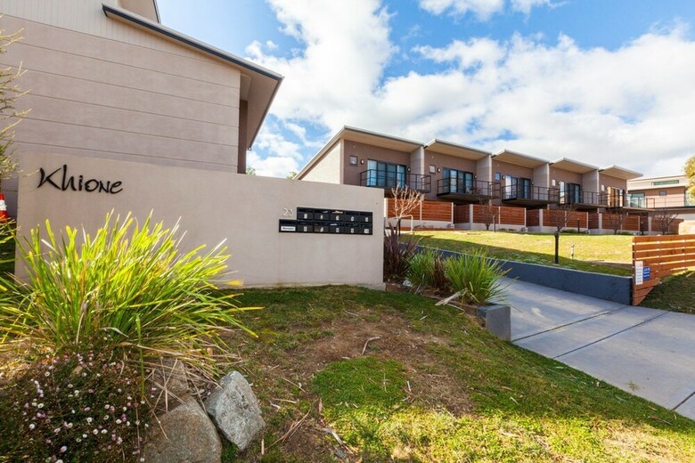 Khione 6 - Modern 2 Bedroom Townhouse