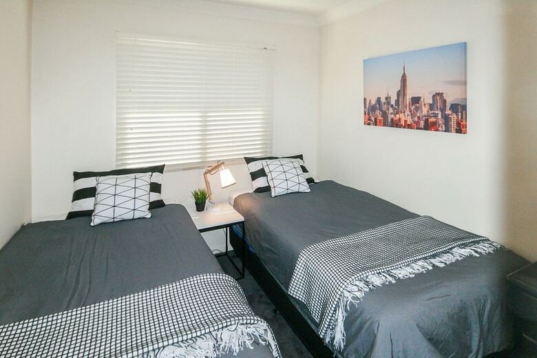 Khione 6 - Modern 2 Bedroom Townhouse