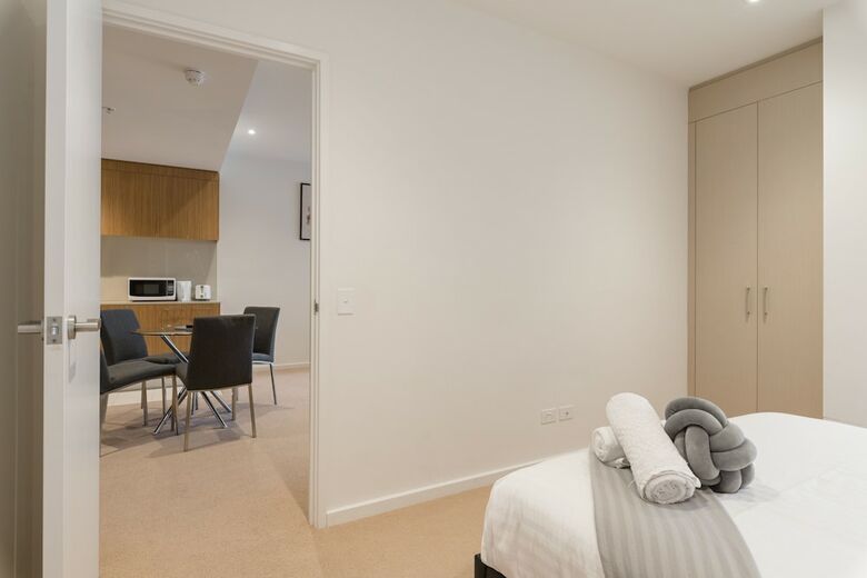 Ther-rich Stunning Cbd Apartments