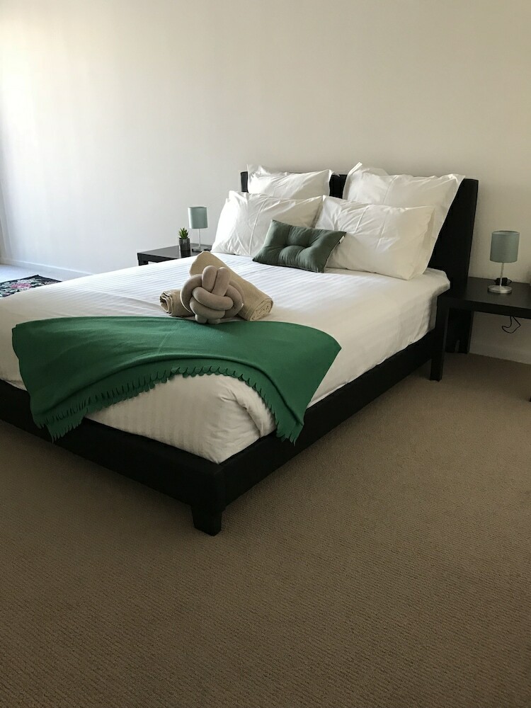 Ther-rich Stunning Cbd Apartments