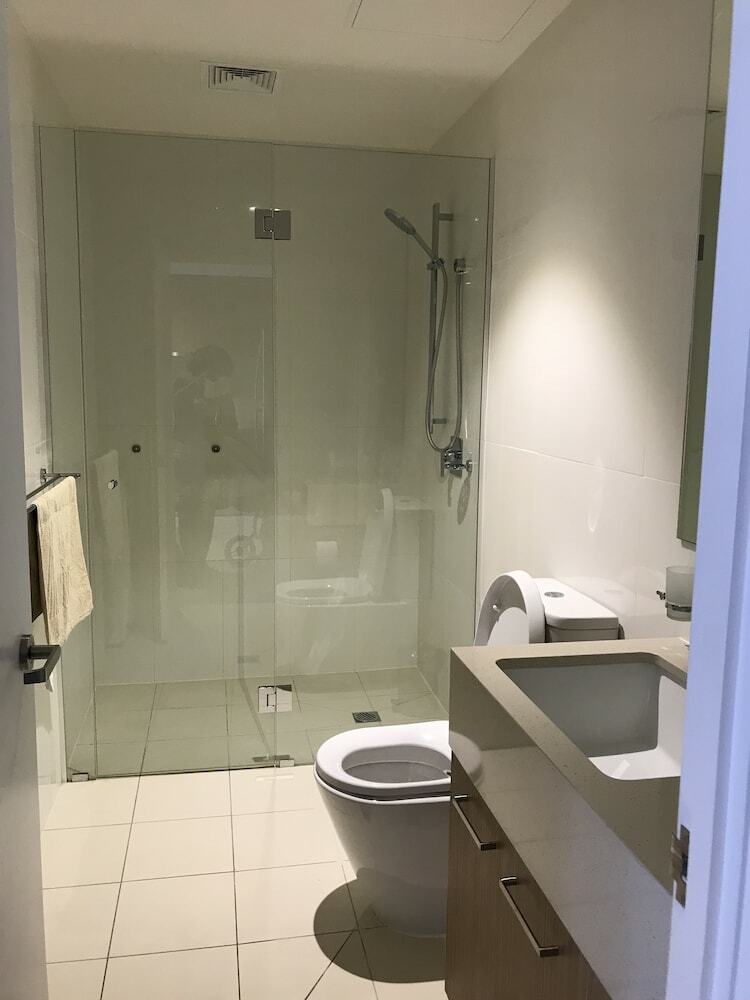 Ther-rich Stunning Cbd Apartments