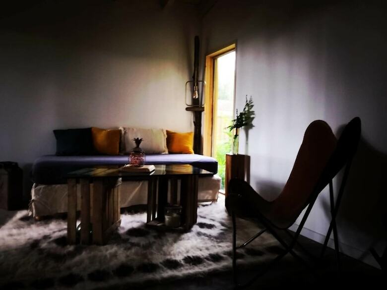 Cabana Coco Barn Wood Lodge