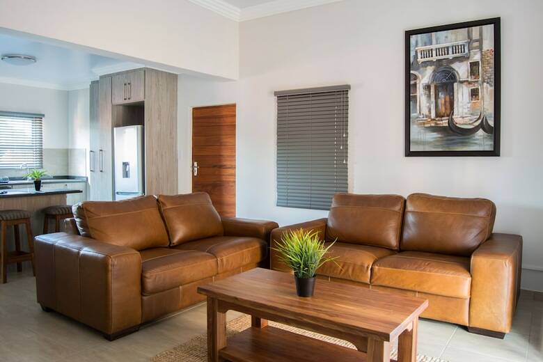 Camelot Guest House & Apartments