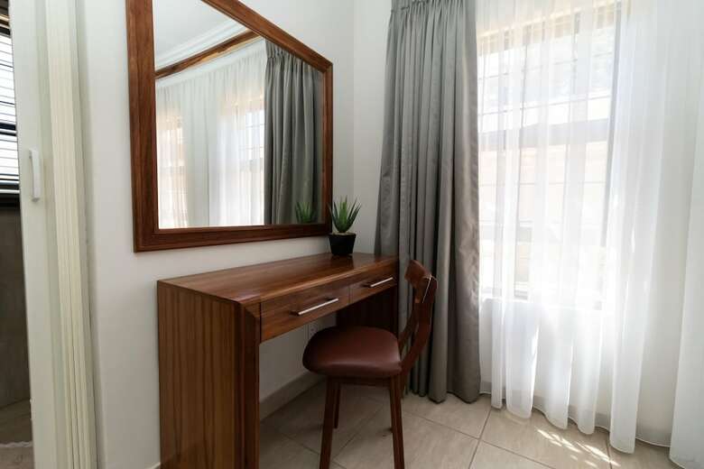 Camelot Guest House & Apartments