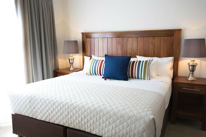 Camelot Guest House & Apartments