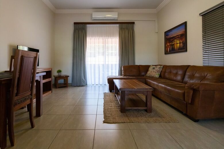 Camelot Guest House & Apartments