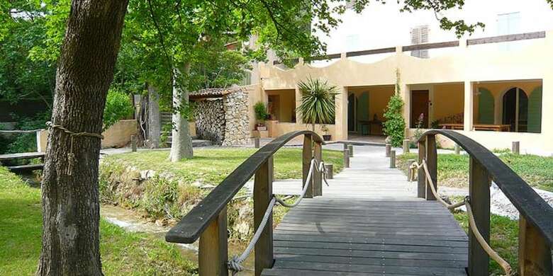 Le Manoir De G�menos G�te