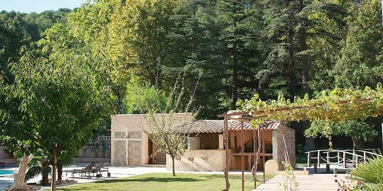 Le Manoir De G�menos G�te