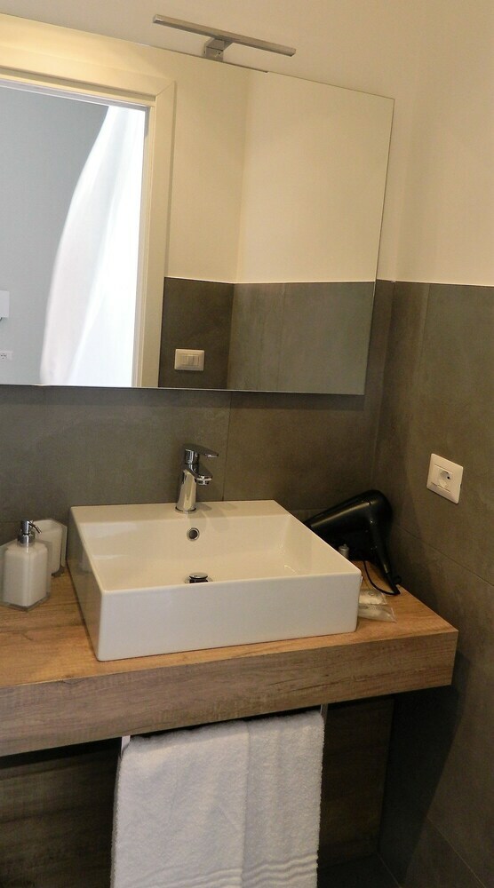Hotel Eighty Four Luxury Rooms
