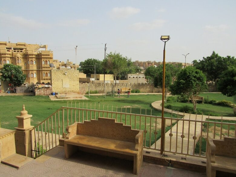 Gaji Hotel