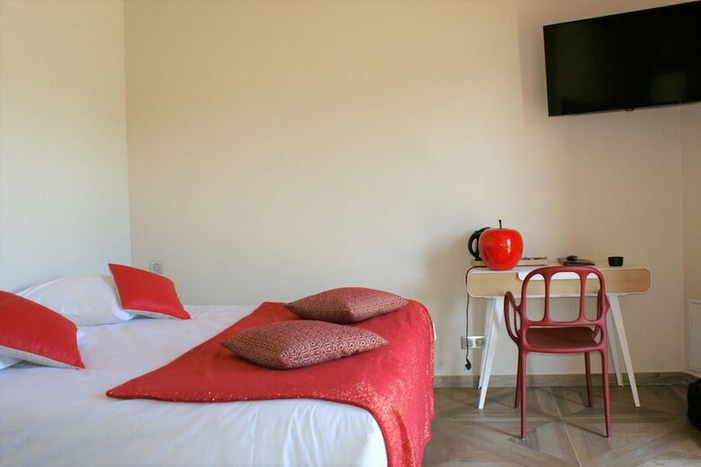 What Else Hotel