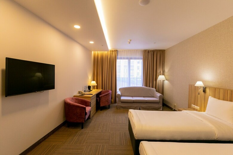 Harbor Club Hotel