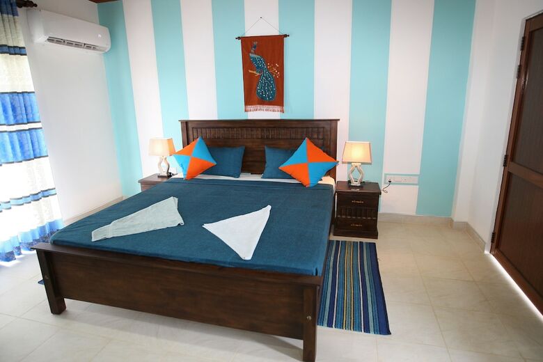Hotel Nilambara Lake View