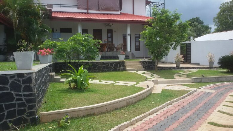 Hotel Nilambara Lake View
