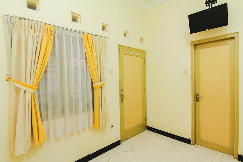 Hostal Griya Batik Giri Sekar Homestay