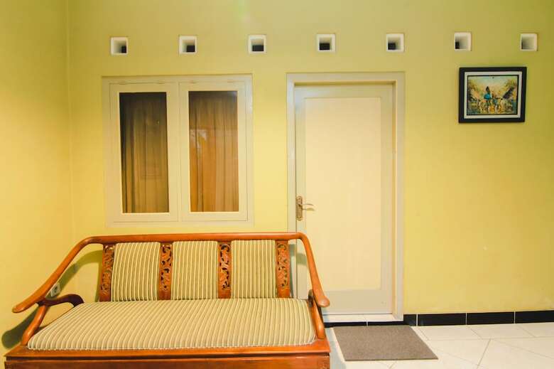 Hostal Griya Batik Giri Sekar Homestay