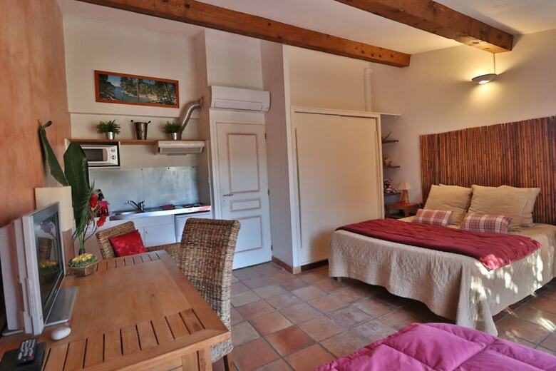 Bed & Breakfast Le Mas De Bertagne - Chambres D'h�tes