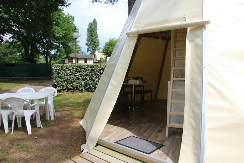 Camping De L'�tang Du Pays Blanc