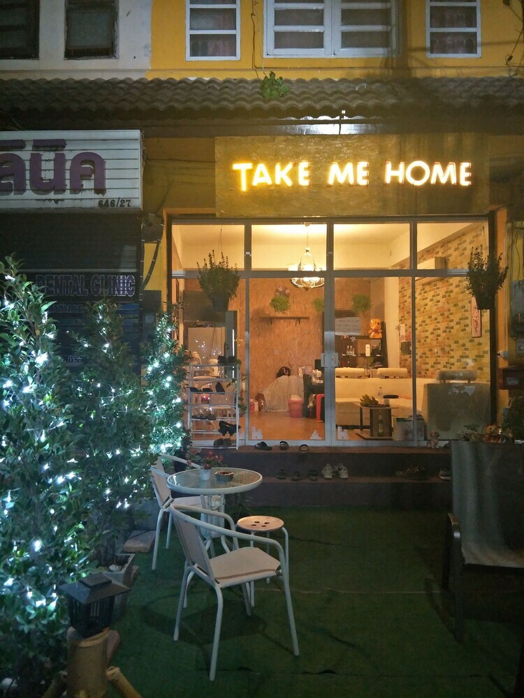 Hostal Take Me Home