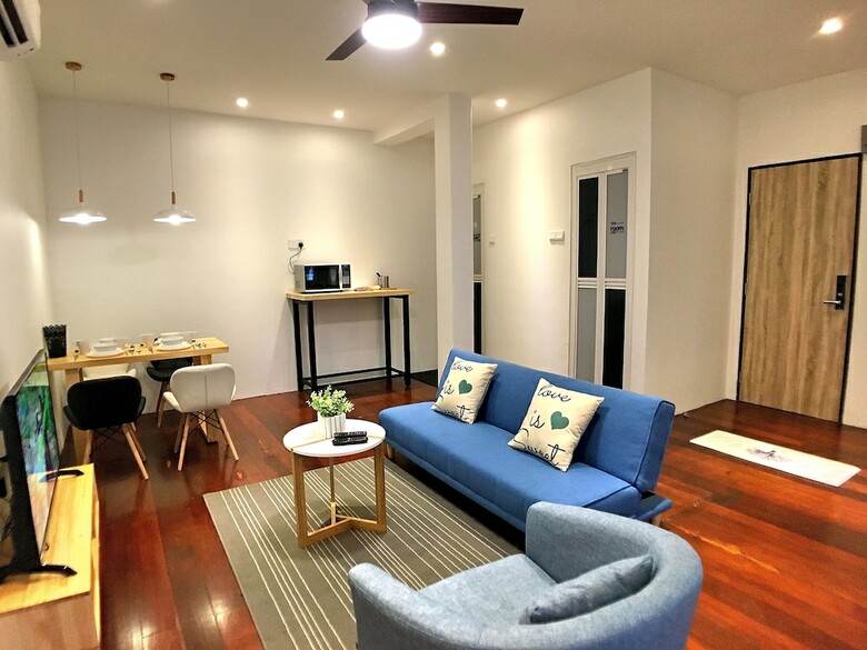 Ibook 7 - 2bedroom Gurney Studio Suites