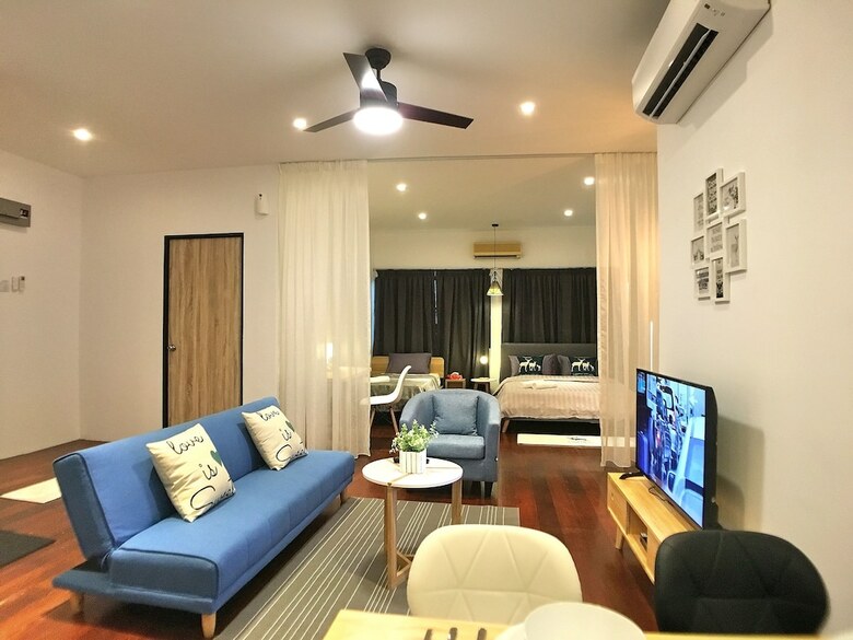 Ibook 7 - 2bedroom Gurney Studio Suites