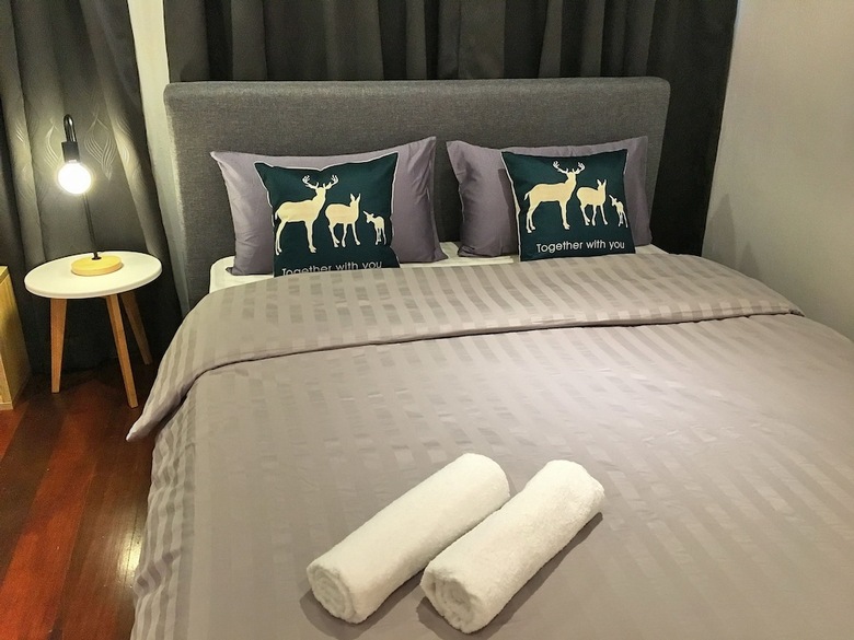 Ibook 7 - 2bedroom Gurney Studio Suites