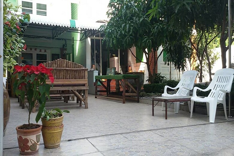 Hostal The Oasis Hostel - Adults Only