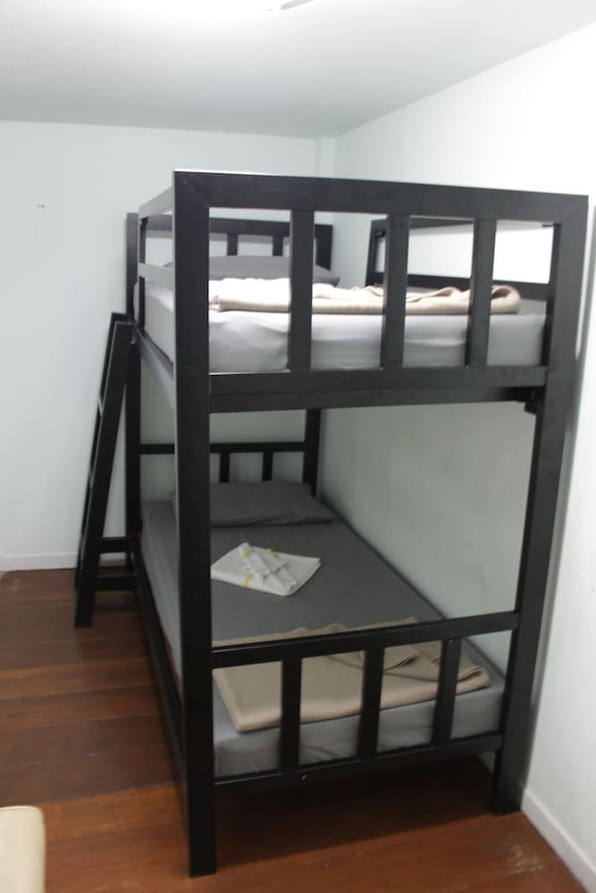 Hostal The Oasis Hostel - Adults Only