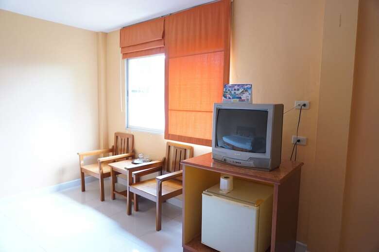 Sri Chumphon Hotel
