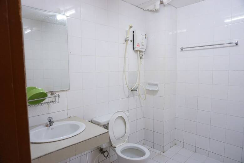 Sri Chumphon Hotel