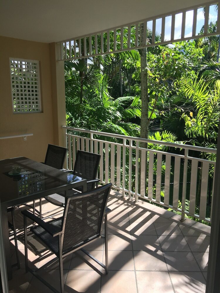 Cairns Golf Course Apartment