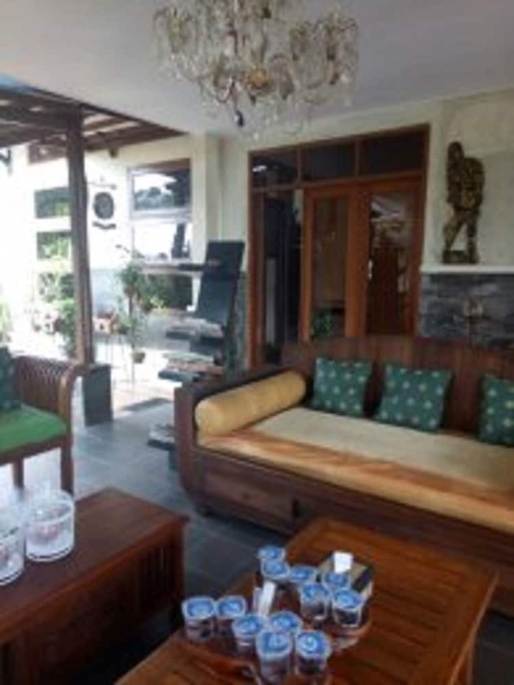 Bed & Breakfast Kembang Guest House