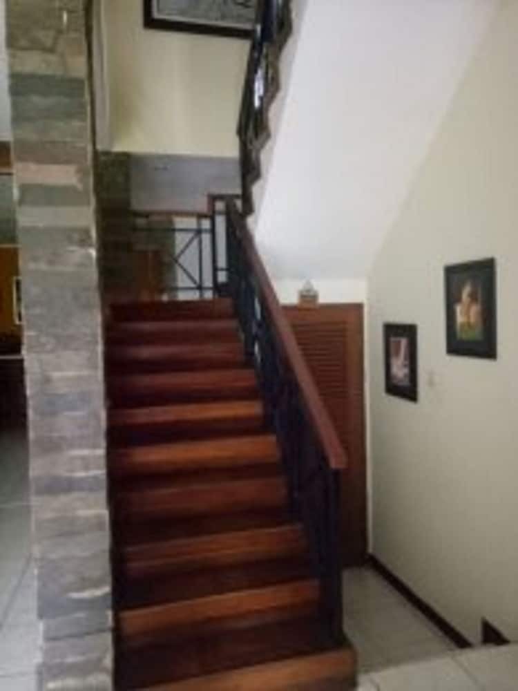 Bed & Breakfast Kembang Guest House