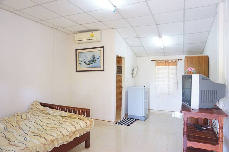 Na Thammachart Hotel