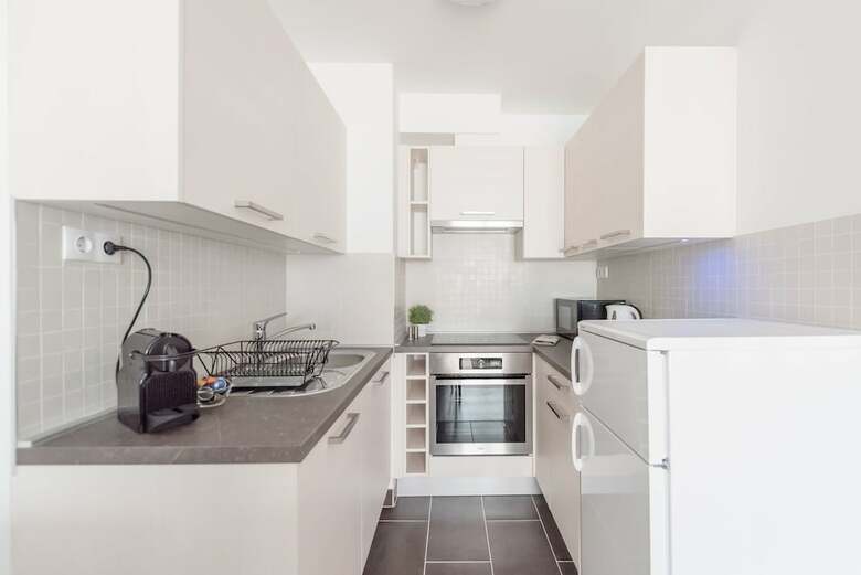Oasis Apartments At Broadway Residence