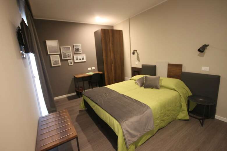 Pove 2.4 Hotel