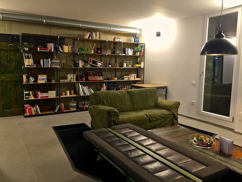 Pove 2.4 Hotel